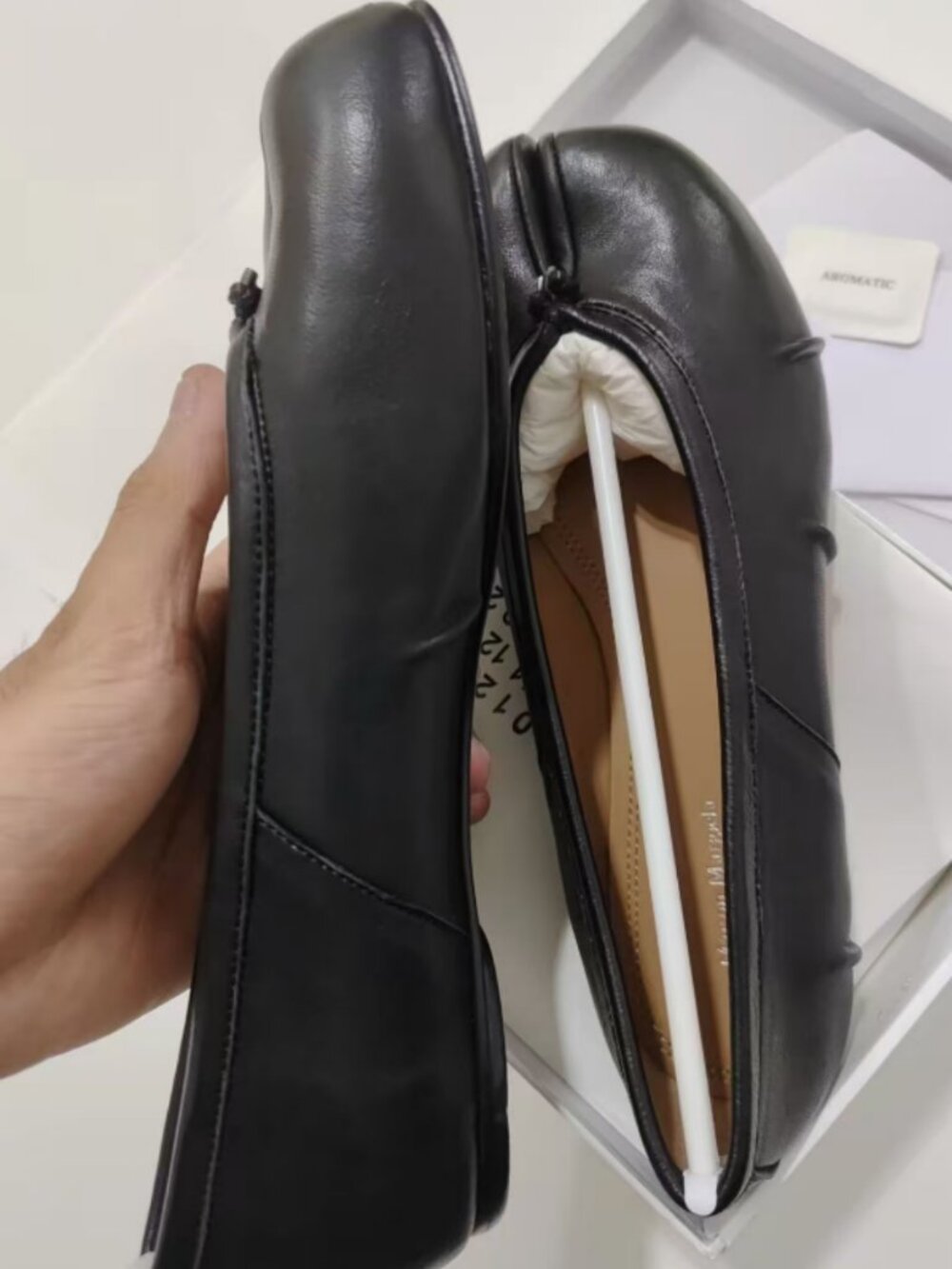 Maison Margiela Black Leather Tabi Split-Toe Ballet Flats - Picture 3 of 8
